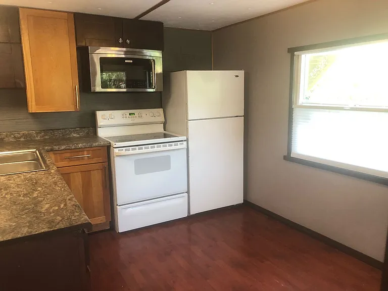 809 Newark St — Photo 6