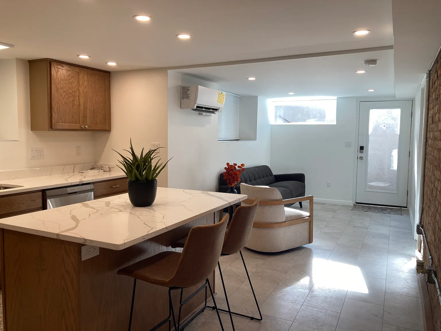 2 bed, $2,000 — Photo 2