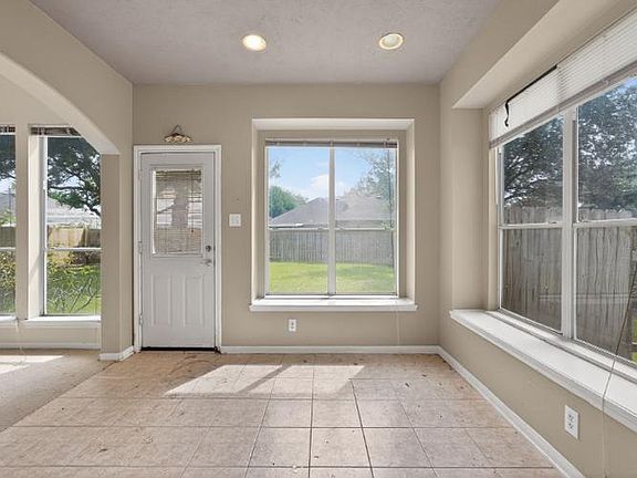 5th image of 11527 Whittier Bridge Ln