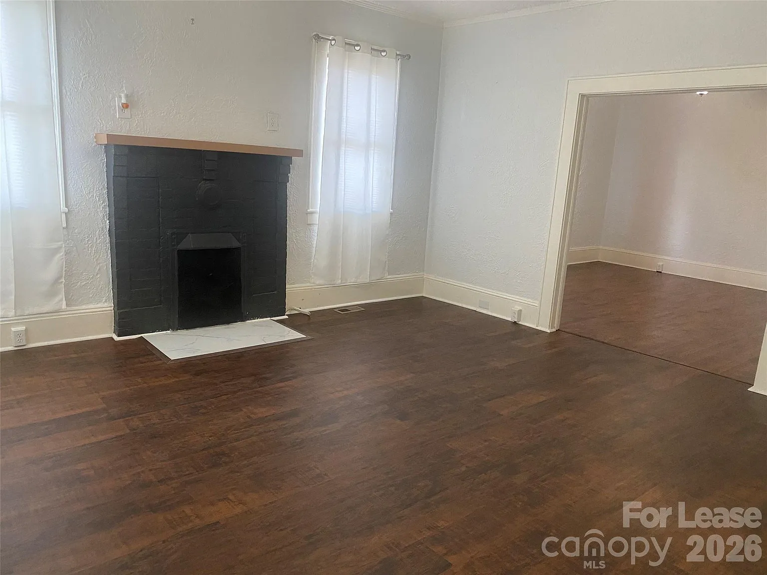 3 bed, 2.0 bath, 1932 sqft, $2,300 — Photo 2