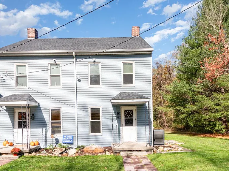 215 Pine Grove Rd — Photo 2