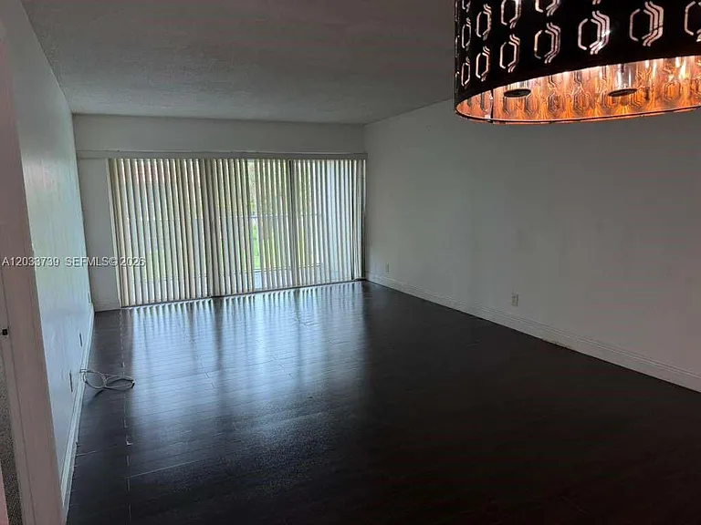 140 Lakeview Dr #211 — Photo 1