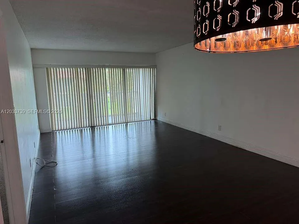 140 Lakeview Dr #211