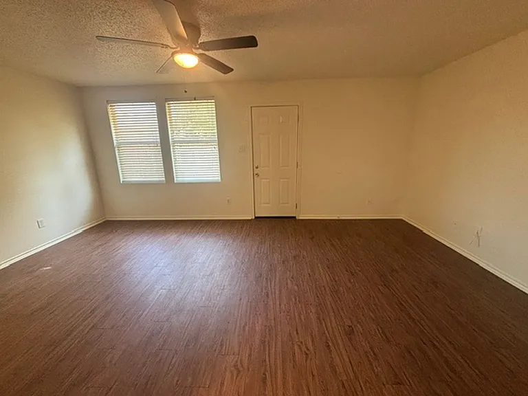 1008 Stone Chapel Way — Photo 10