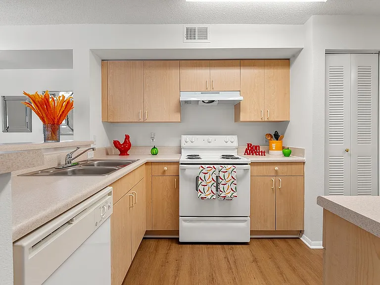 Bella Vista Apartments — Photo 17