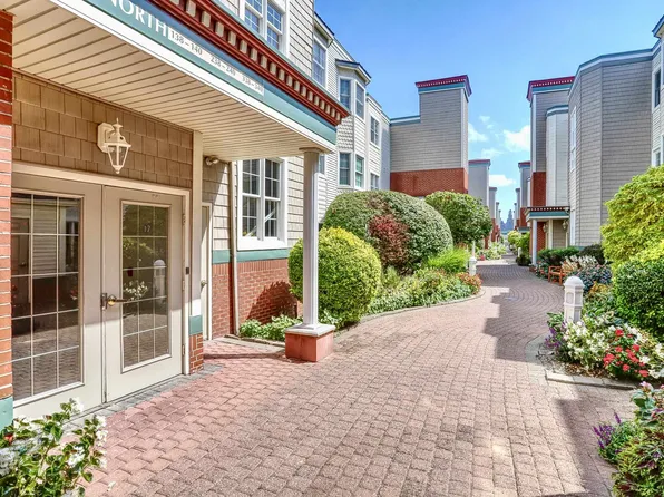 340 The Promenade image 19 of 20