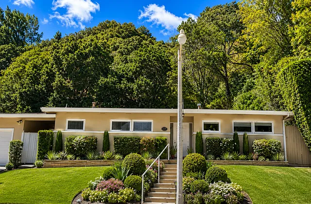 1423 Roscomare Rd — Photo 13