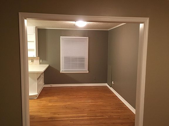 Nice Size Dining Area 