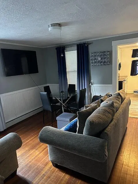 2 bed, 700 sqft, $1,700 — Photo 3