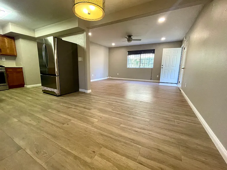 3035 S Palm Grove Ave #3035 — Photo 5