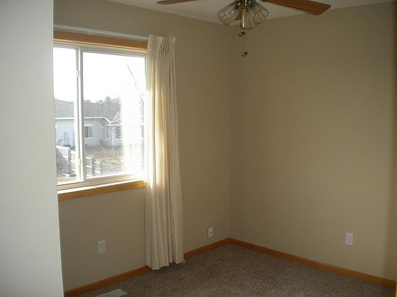 4th image of 14912 Glenbrook Ave N