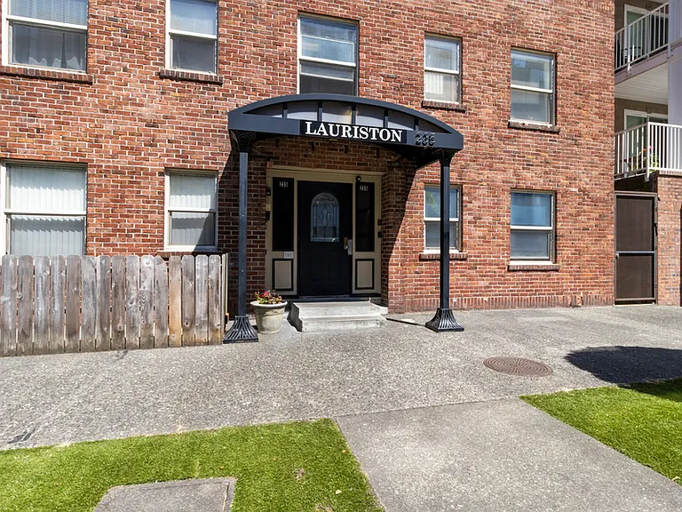 Lauriston Apartments — Photo 28