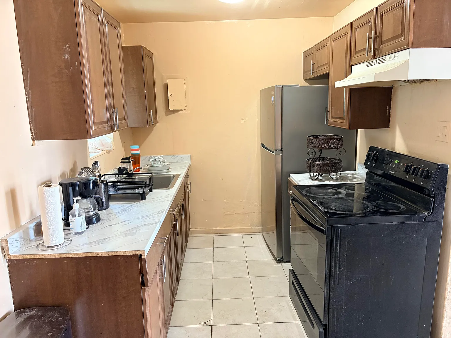 3 bed, 1.0 bath, 1292 sqft, $3,000 — Photo 3