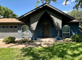 120 Lakeway Dr, Benbrook, TX 76126