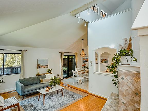 4th image of 3019 Arlington Dr