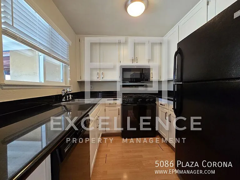 5086 Plaza Corona — Photo 2