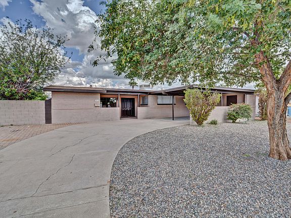 2nd image of 3016 W Country Gables Dr