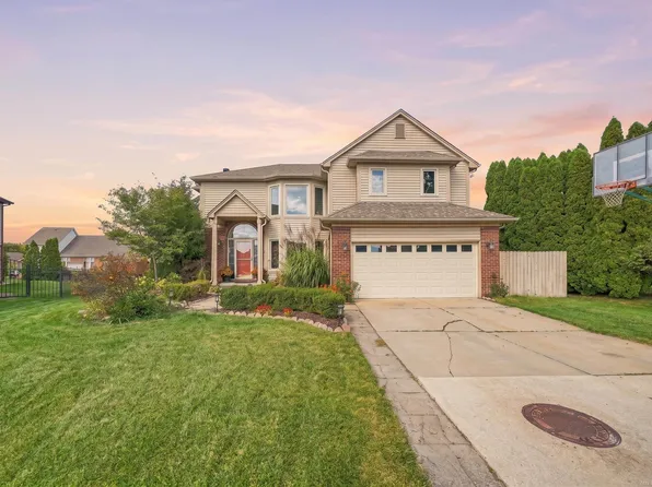 15791 Retreat Dr, Macomb, MI 48042