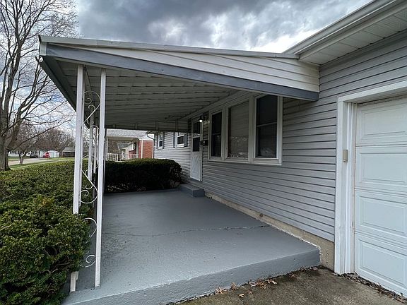 2nd image of 1046 Leslie Ln
