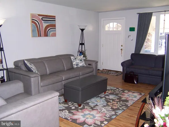 317 Spruce St, Glenolden, PA 19036