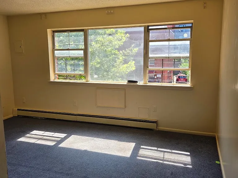844 Bryant Ave — Photo 2