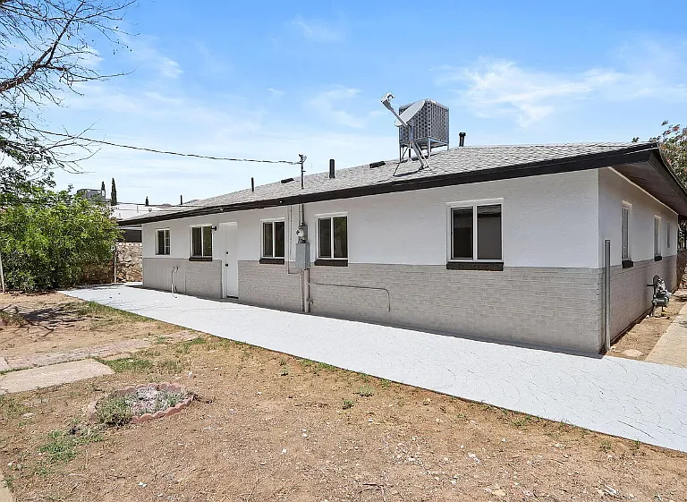 4924 Pikes Peak Dr — Photo 37