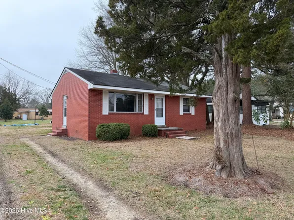 311 W Fremont Street, Burgaw, NC 28425