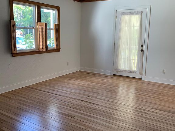 4th image of 620 Ball St