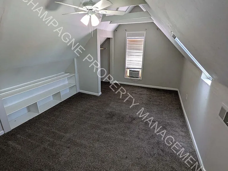 2523 Charlotte St — Photo 11