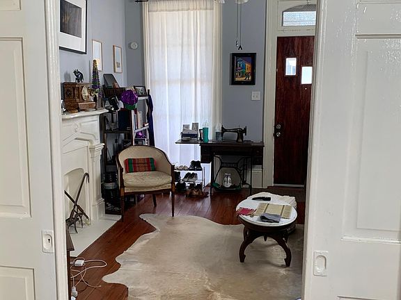 Spacious Living Room / Dining Room Parlor