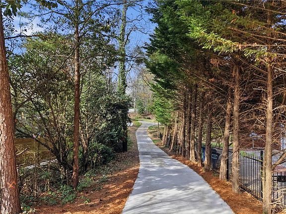 2nd image of 3091 Brookview Rd SE