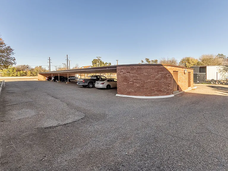2601 York Ave — Photo 18