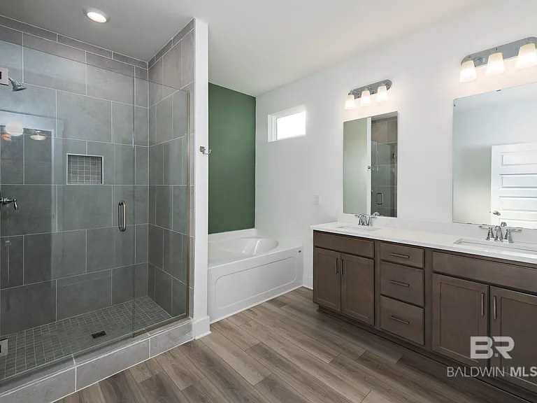 231 Bronze St — Photo 23