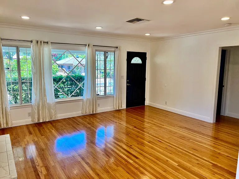 22024 Velicata St — Photo 5