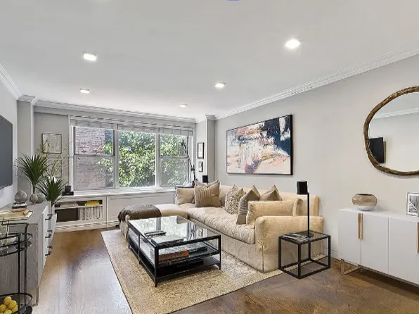 33 Greenwich Avenue image 1 of 4