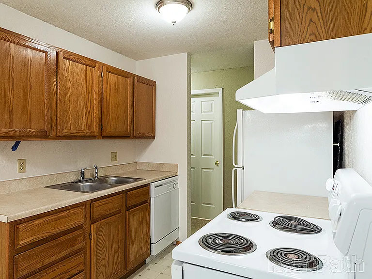 Silver Bell Apartments — Photo 18