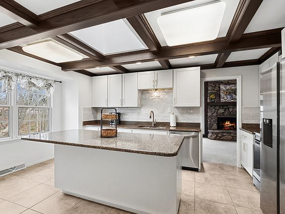 5th image of 95 Alpine Ln