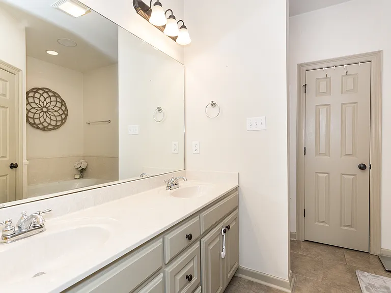 735 Fall Creek Dr — Photo 13