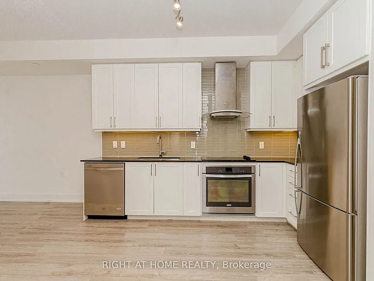 9608 Yonge St #1603 — Photo 12