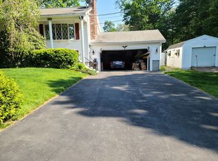 11 McGovern Ln, Webster, MA 01570