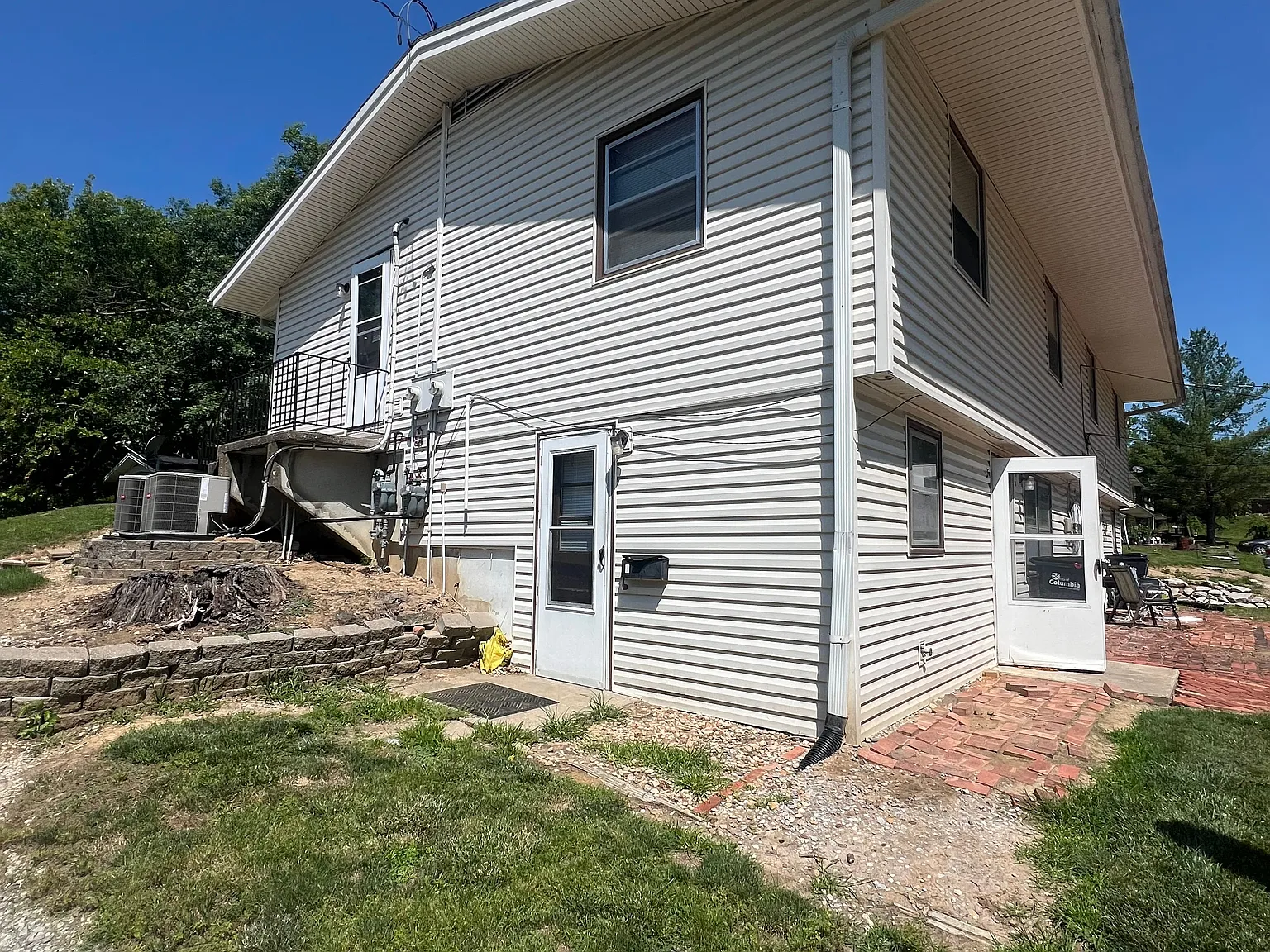 2 bed, 900 sqft, $1,050 — Photo 2