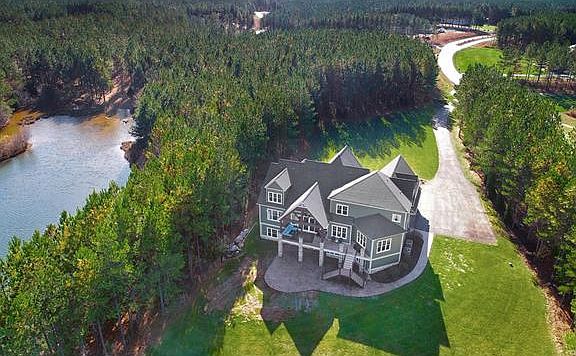 3rd image of 3813 Mill Mount Ct