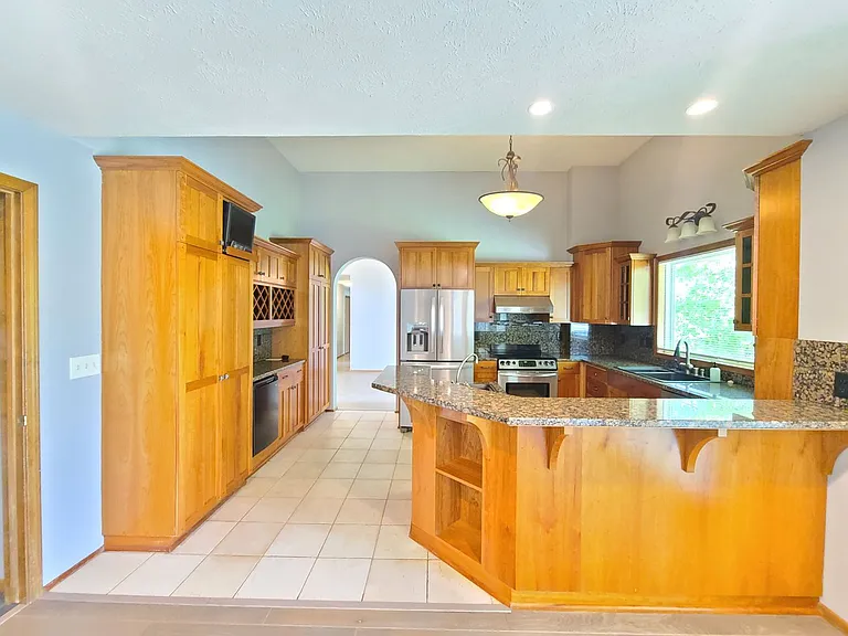 3425 E 61st Ave — Photo 9