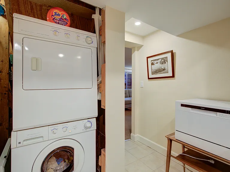 SMALL DISHWASHER ON RIGHT