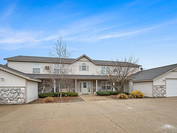 3rd image of 611 Trinity Dr Unit 3
