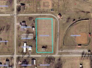 E 3rd St, Seymour, IA 52590