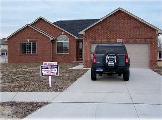 29125 Bay Pointe Dr, Chesterfield, MI 48047