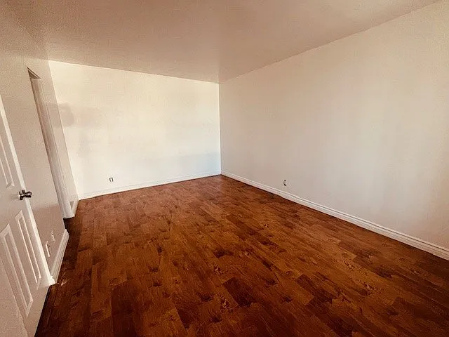 123 W 12th St (Beacon Harbor View, LLC) — Photo 8