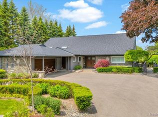 3816 W Maple Rd, Bloomfield Hills, MI 48301