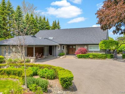 3816 W Maple Rd, Bloomfield Hills, MI, 48301